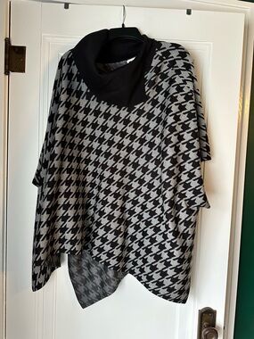 Anne Klein Black and Gray Knit Poncho with Cowl XL NWOT